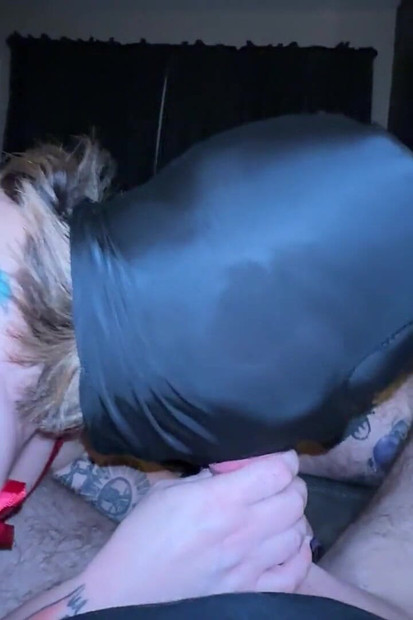 Menghisap zakar ayah saya semasa saya pancut