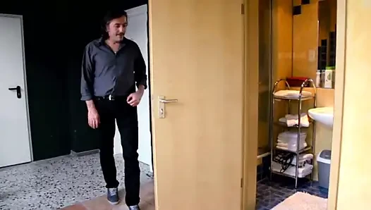 Pasangan swinger sepong kontol - adegan #02