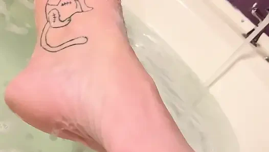 Fetisch Rasieren, beine und muschi im whirlpool