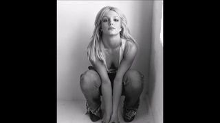 Britney Spears медленно дрочит