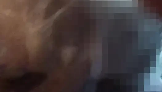 Bu adama sakso çekmemi izle! Ateşli orta yaşlı seksi kadın sakso çekiyor!