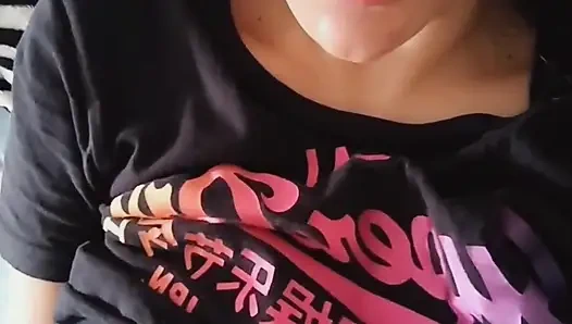 Hanya satu mainan tidak cukup. Memekku lagi pengen dientot