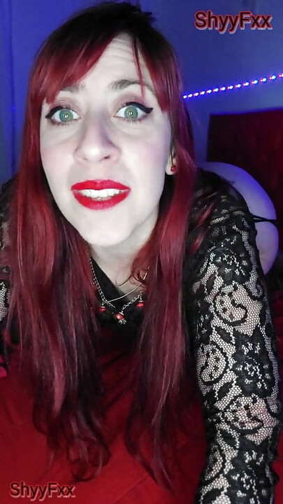 Shyyfxx - uma vampira faminta que usa você para aliviar sua febre roleplay