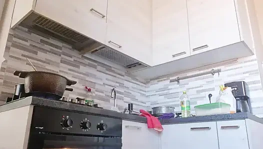 Mutfakta yaramaz yakışıklı