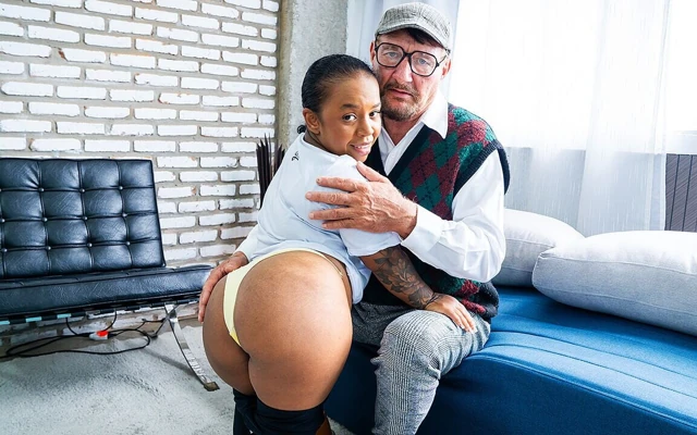 Horny Old Man Loves a Flexi Ebony Midged