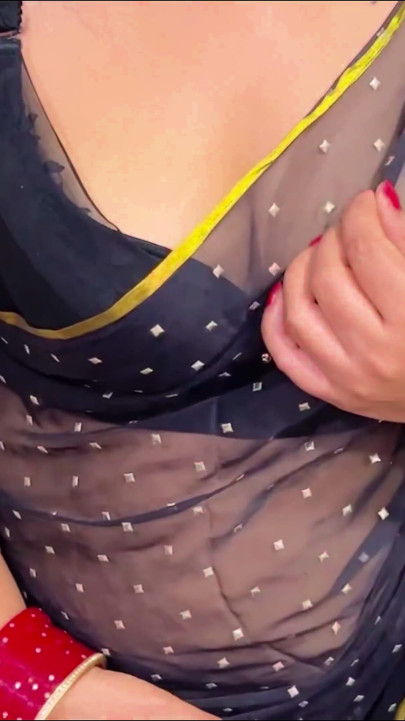 Bhabhi เห็นพี่เขยช่วยตัวเองและบอกว่าเย็ดฉันด้วย