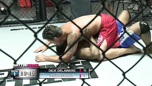 Pelacur pirang mengikat kakinya untuk dong besar