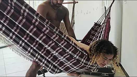 ICH HABE MEINER MITARBEITERIN IN IHRER RUHEZEIT GEGEBEN, SIE SO HART ZU MACHEN, DASS SIE IHRE MUSCHI SCHMIERT