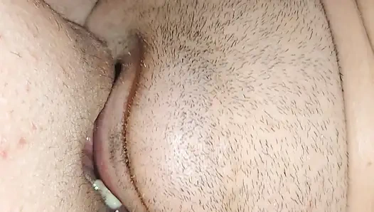 Cewek nakal di-fisting sama majikannya