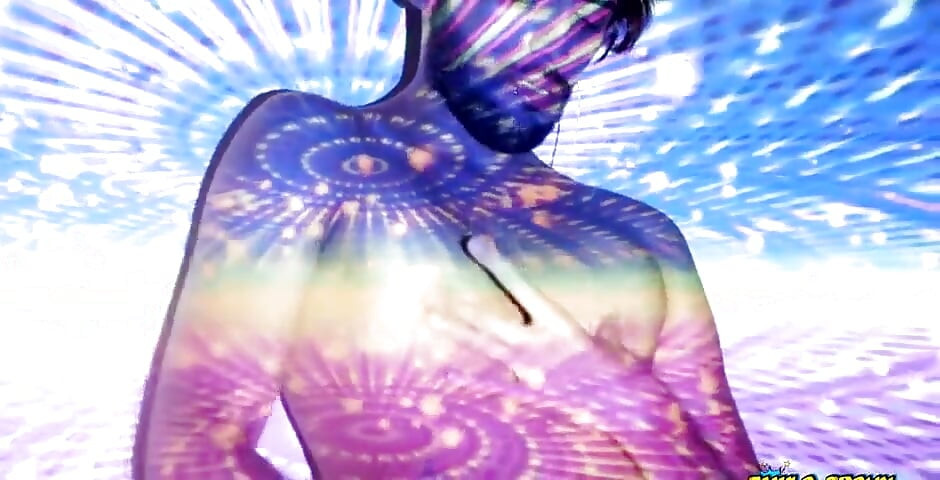 أسحب زبي اللاتيني الكبير غير المصقول في الفضاء مع الألعاب النارية وإطلاق المليون