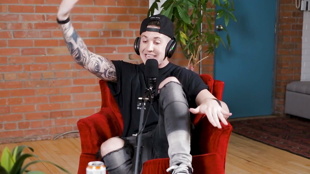 Vedeta tiktok Kane Trujillo Adresa Haters lui și dezvăluie Celebrity Crush!
