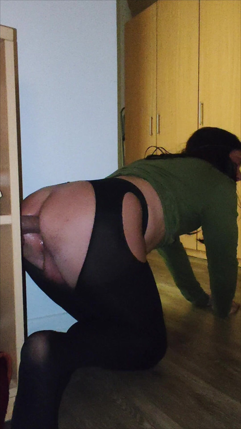 Κωλαρού Σίσσυ Crossdresser γαμήθηκε με δονητή