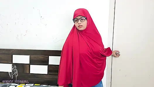 Komals Khala Khila mädchen hat es in unserem haus versucht, älterer stiefbruer saß in einem geschlossenen raum und begann mit sex