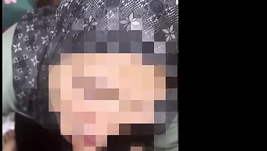Он громко сосет