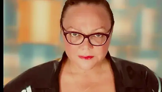 Penghinaan dan peras susu di kamar putih nyonya april