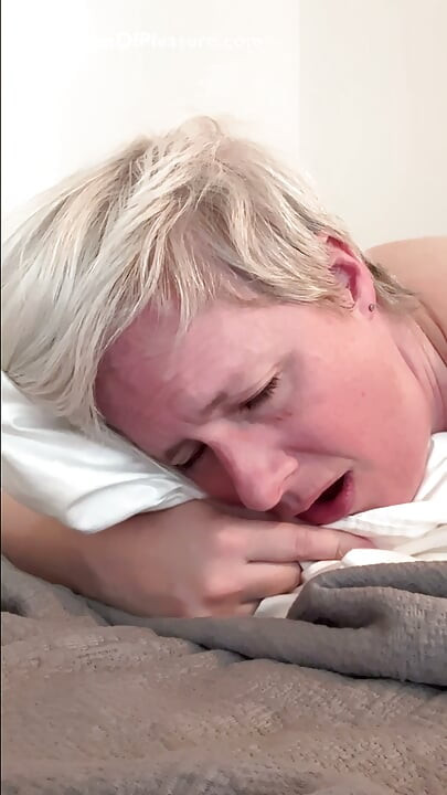 Horny MILF Can't Resist A Good Fucking