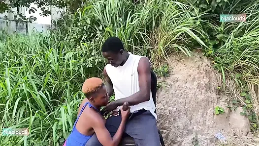 Не планировалось, либо это было по сценариям. Просто натуральный момент, захваченный