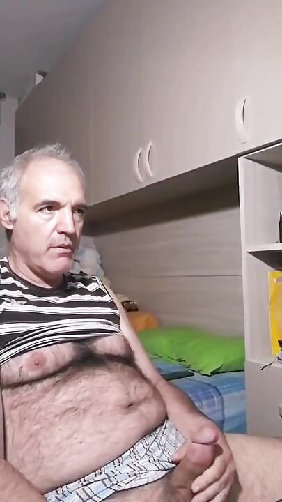 긴 토요일에 내 성기를 세게 자위하는 걸 즐길 수 있었어!