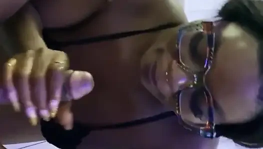 Минет, который я дал моему мужчине, что передвигает мою киску,