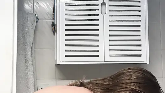 Göğüsler fazlasıyla şımartılmış ve yağlanmış