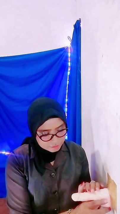 Hijab Teacher Checks and Disciplines Student’s Cock