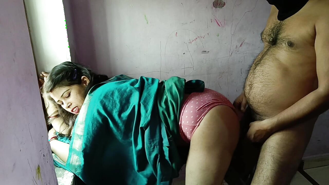 Kya hotal men aur kamre nahin hain? mujhe apni sauteli mammi ke saath bistar saajha karna hai.