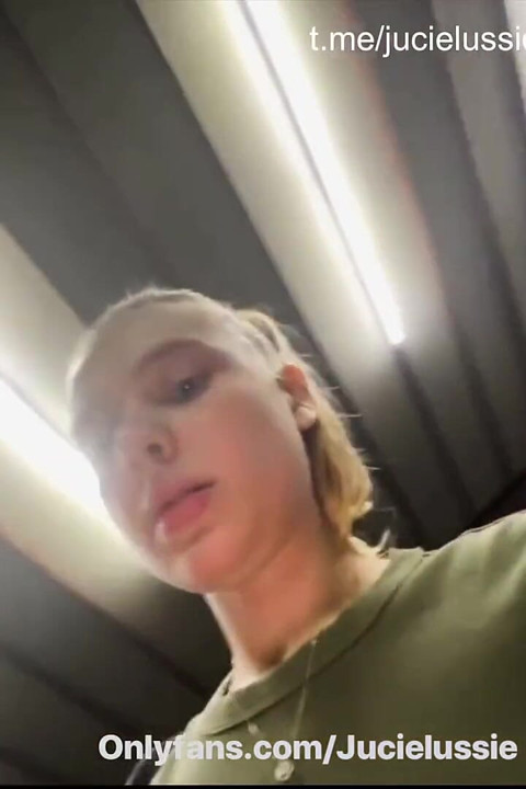 Pizdă nebună futută în public în sala de sport