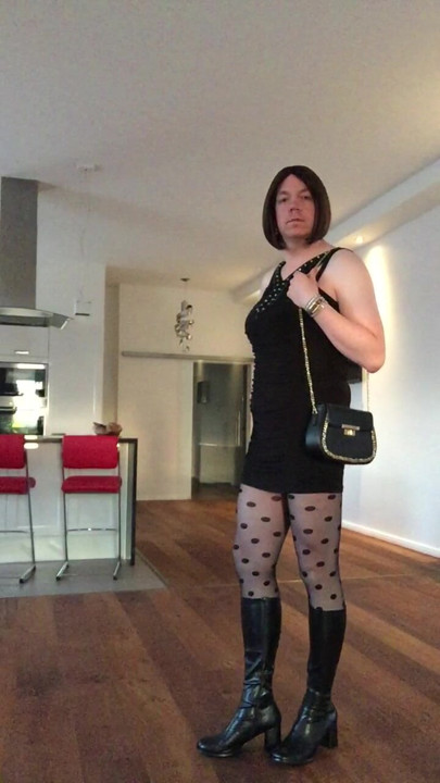 Nicki-crossdress - mini elbiseli ve seksi külotlu çoraplı sevimli ve seksi (c)2016