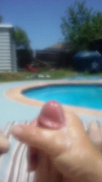 Cumming in the sun