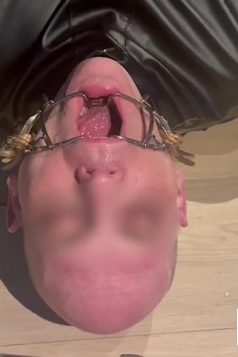 Viel spucke mit bondage und etwas nadel-cbt