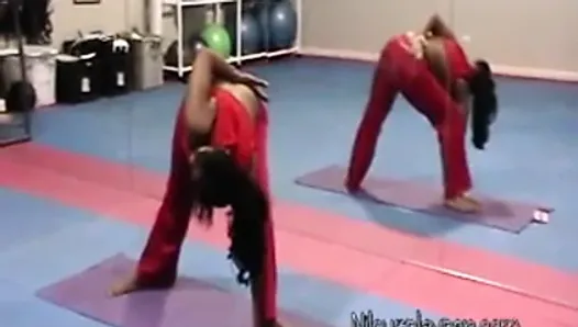 Nilou Achtland-Amateur Sexy Ass Yoga Flexing & Gym Workout