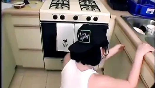 Seksi tesisatçı ateşli büyük götü yutuyor nostaljik