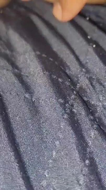 Momento emozionante dal "Xxx la mia sorellastra mi mostra il culo sotto il vestito quando guardiamo la TV"