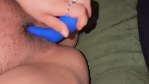 играет