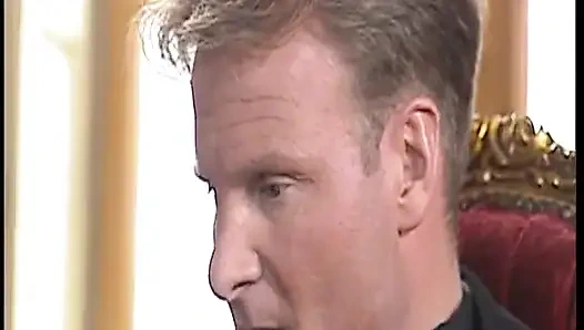 Büyük götlü esmer Alman genç erkek avcısı klasik ffm üçlü grup sekste anal seks yapıyor