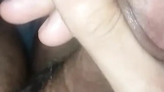Ateşli bir yarak sıkı bir delik istiyor.