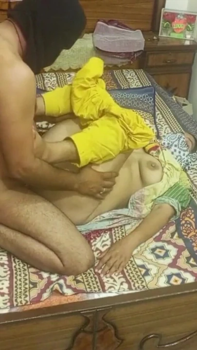 性感人妻和小鲜肉独自在家玩粗暴性爱 | 短片 3