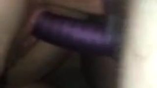 Pau na buceta com vibrador