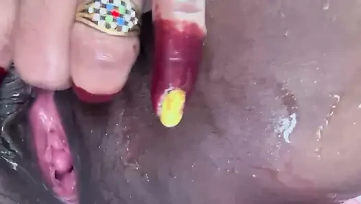 Hintli kadın tatlı seksi büyük amcık sert amcıkla sikişiyor