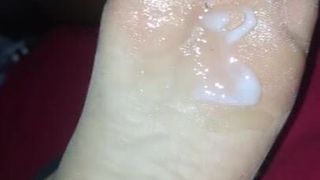 Mejor amigo masturbación con la mano con el pie de nylon
