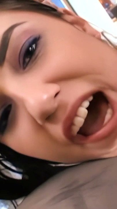 Sasha Grey só consegue gozar se tiver threesomes anais intensos com bastante DP. | Clipe 2