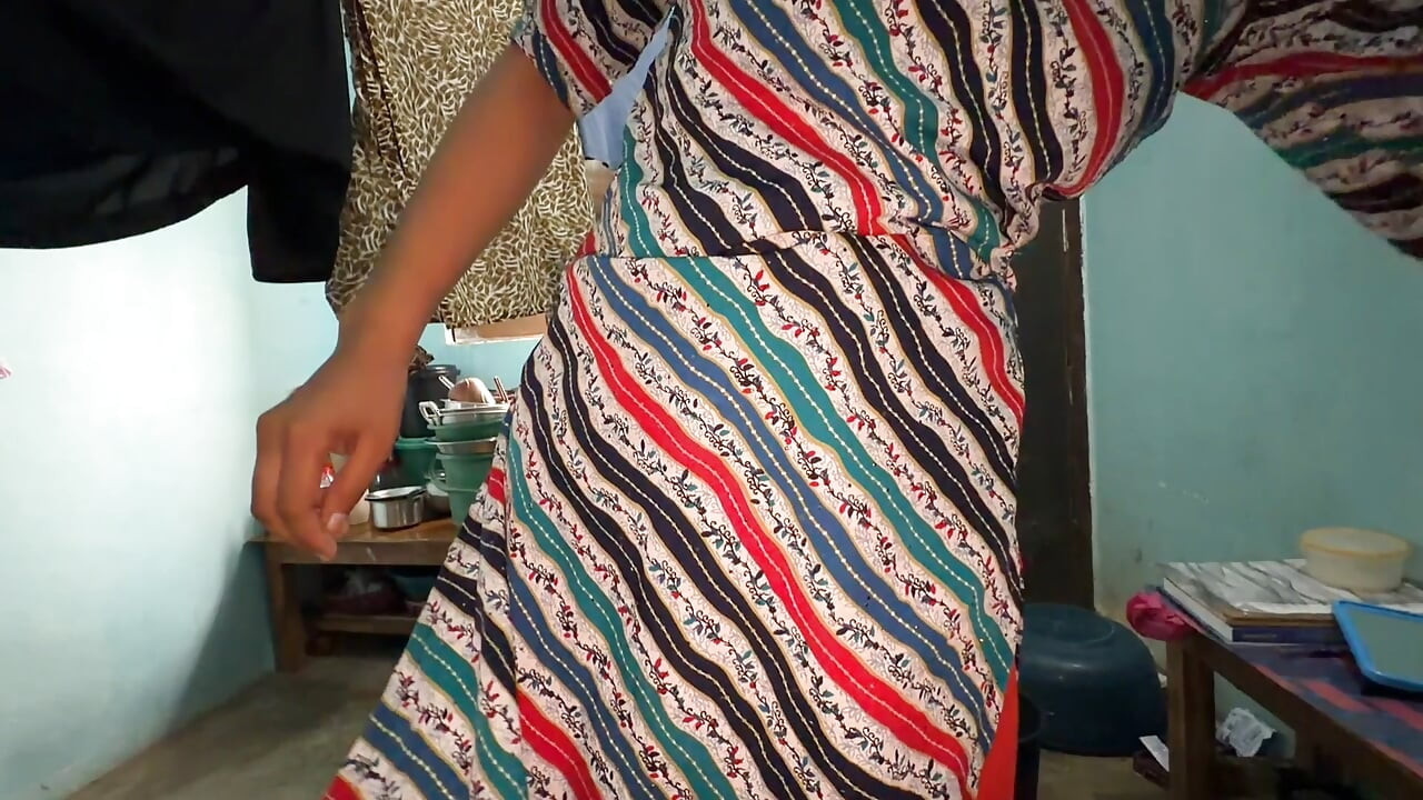 Padai ke bahane rented room mein stepbrother fucks his younger sister, stepsister ko chusaya lund phi ki chut ki chudai