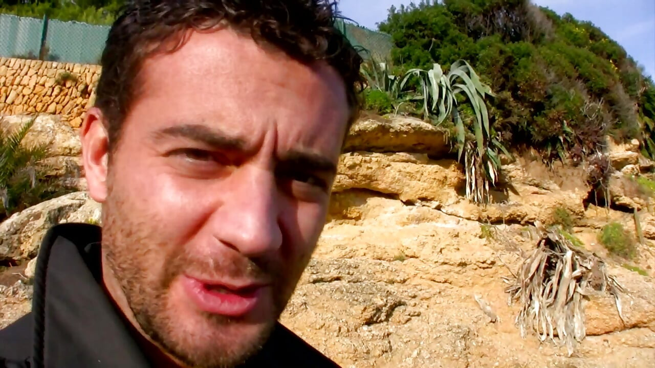 Cinta segitiga sama yesenia rock dan julia de lucia adalah pelacur