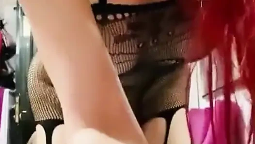 Rola трахнула в киску большая игрушка, ступня