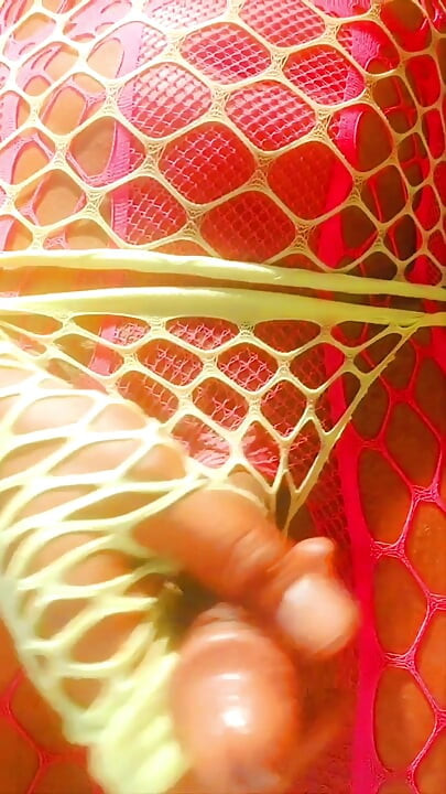 I dildo and cum in slow motion in front of 2 sluts who fuck