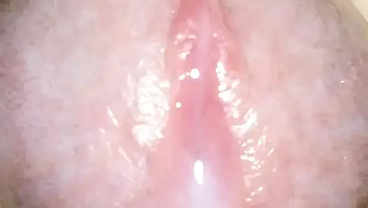 Daha iyi bir gün için sabah yakın çekim mastürbasyonu, spermle dolu