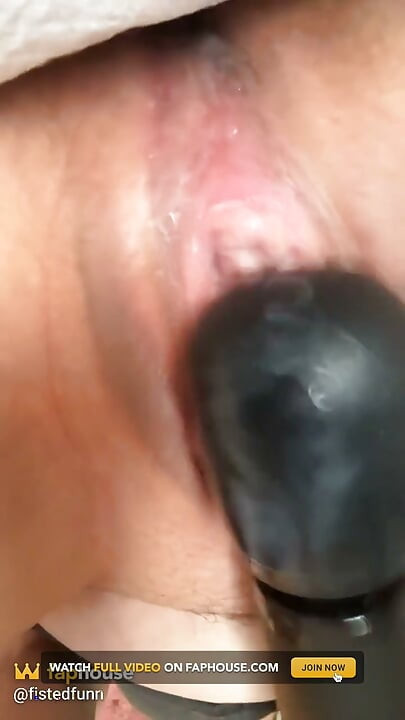 Clit Gaped Cunt Magic Wand