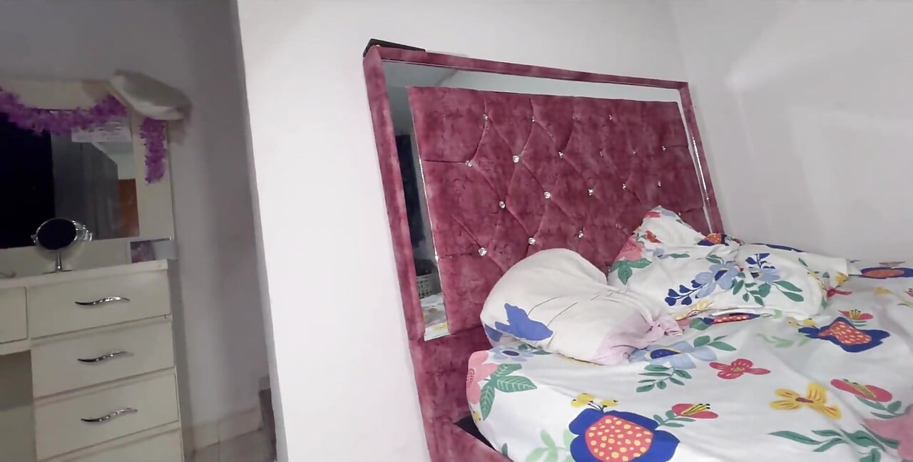 O transmisie în direct de acasă scapă de sub control și se termină cu sexul cu fratele tău vitreg