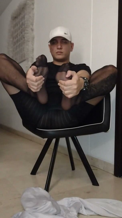 watch this man in pantyhose and masturbate watching him | Clip 1