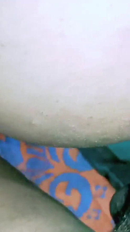 Indian desi pados wali bhabhi gr aayi jb gr me koi nhi tha fir usne mera land chusa aur hand di full sex video | Clip 1